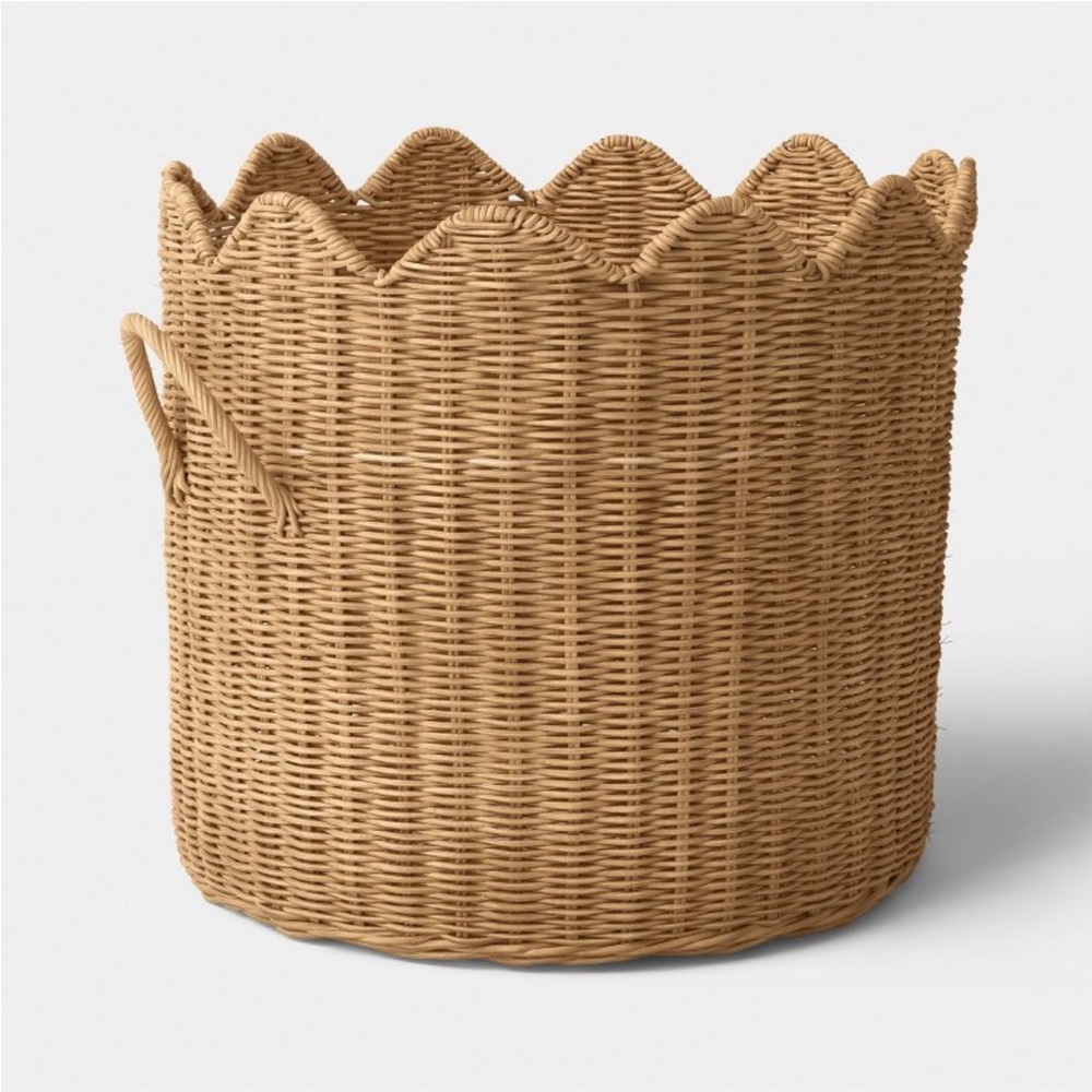 Scalloped Edge Woven Natural Basket
- Threshold™